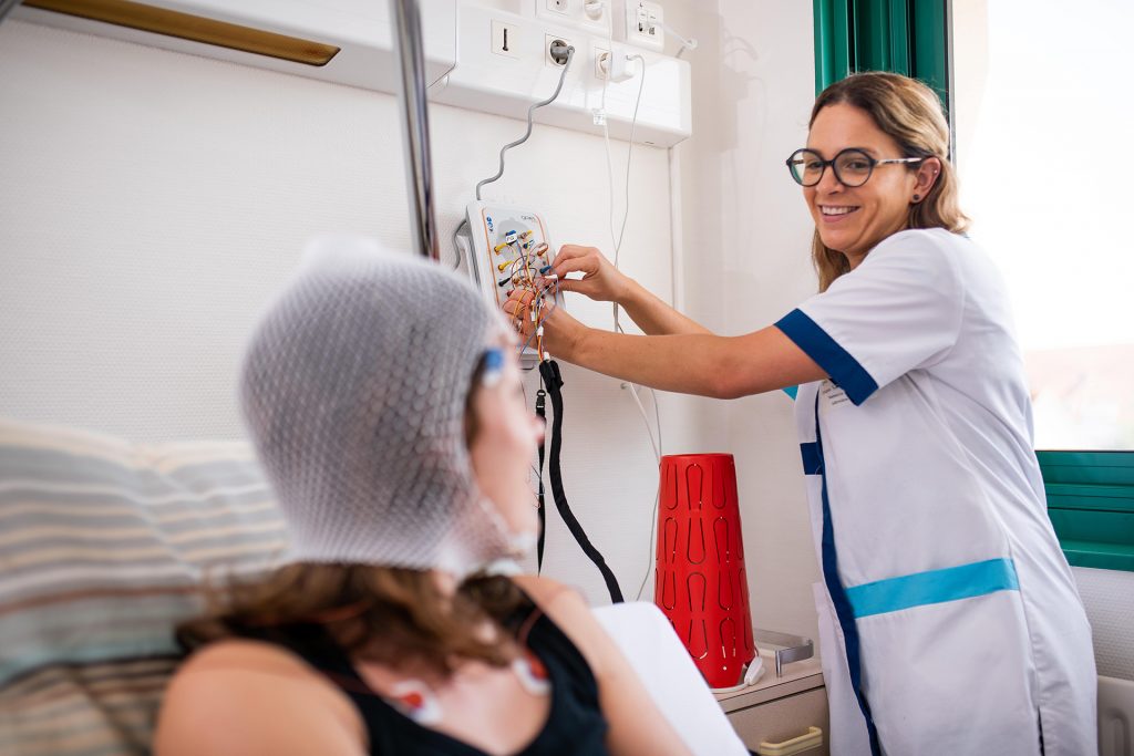 Comment se déroule une nuit en clinique du sommeil ?